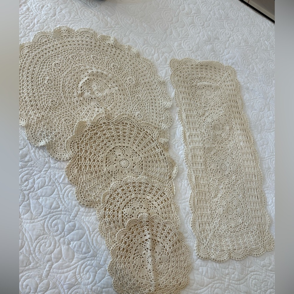 7 Piece Set Crocheted Table Toppers & Doilies
